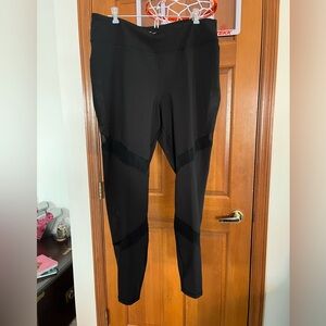 New with tags - Black Old Navy leggings.